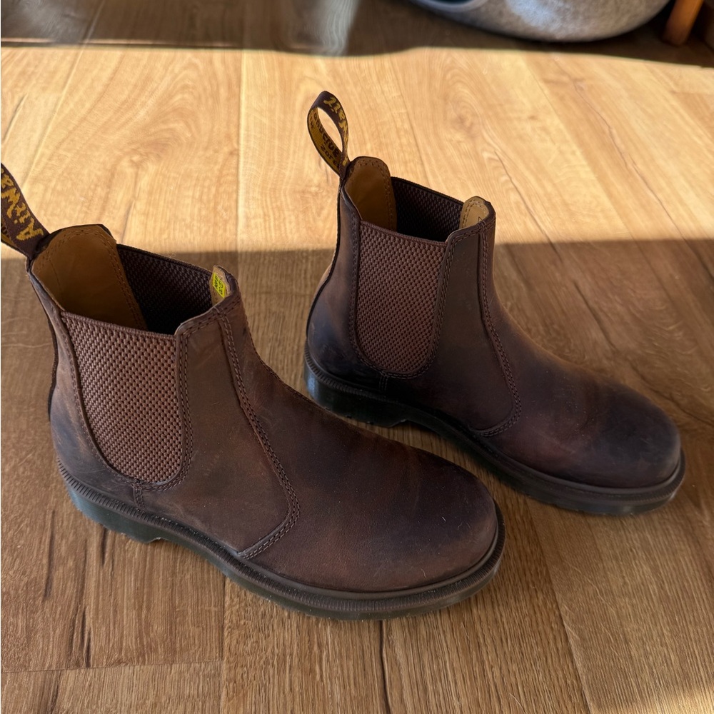 Dr.Martens chelsea yellow horse boot size 5 (fits a women’s 7/7.5)
